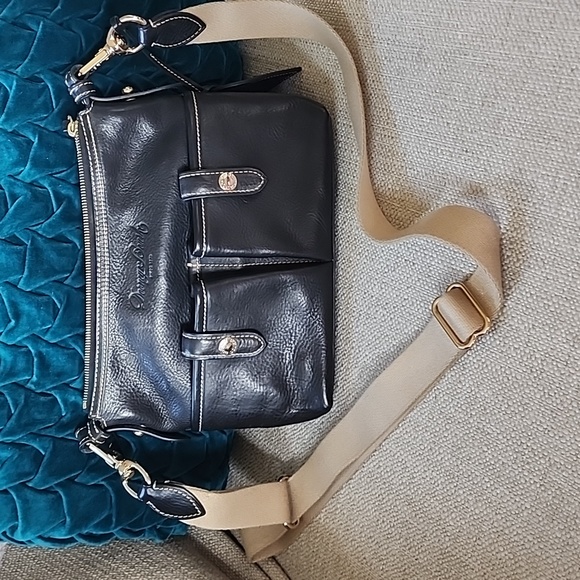 Dooney & Bourke Bags Dooney Bourke Black Leather Crossbody Bag Never Worn Poshmark
